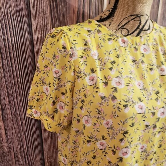 3 for $25 LOFT Floral Shirt - Picture 5 of 12